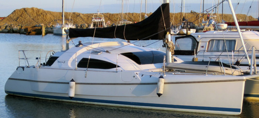 Beneteau Blue II Catamaran Ruder og Nedgangsluge