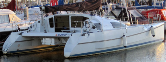 Beneteau Blue II Catamaran Ruder og Nedgangsluge